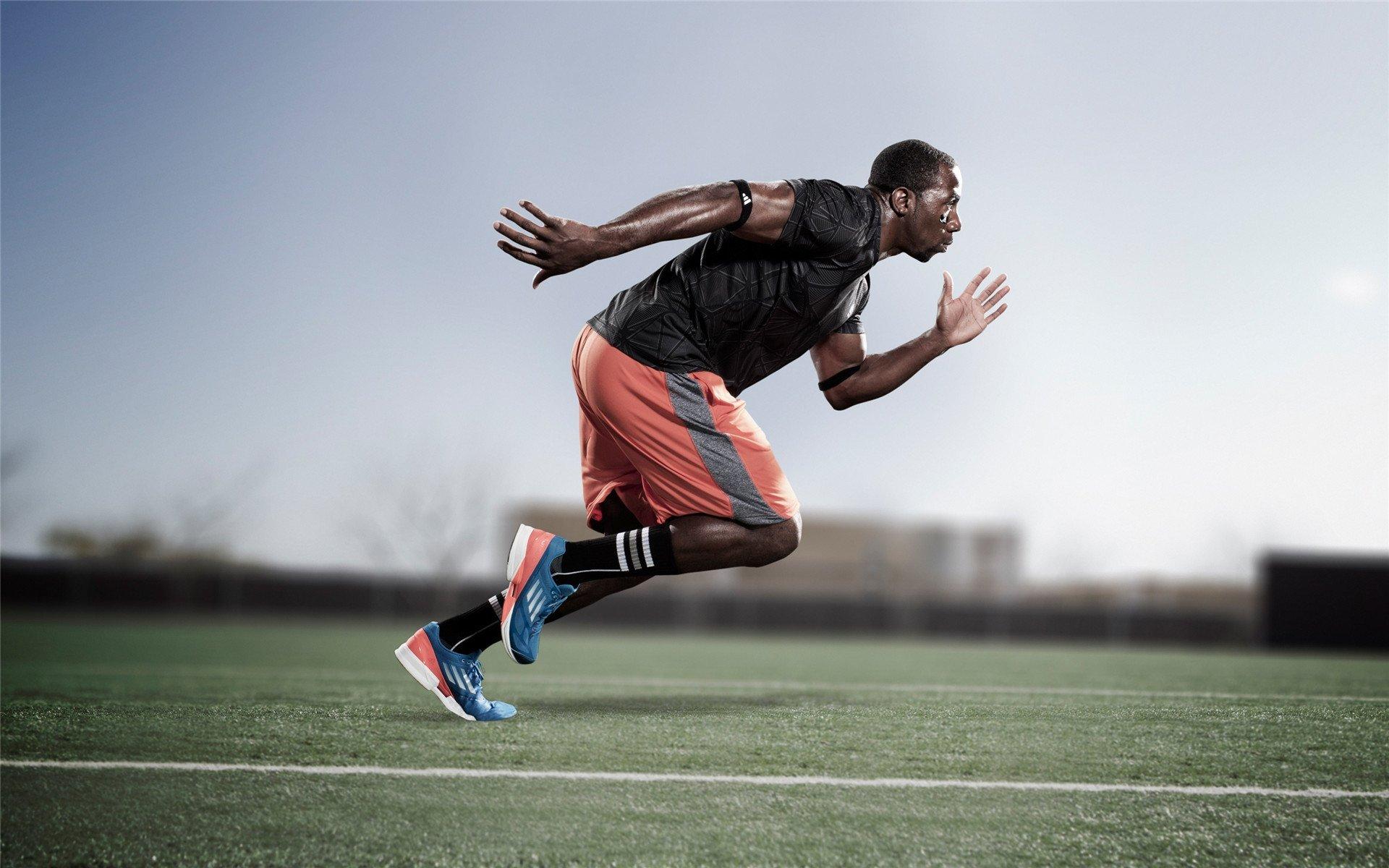 综合格斗巨星铁拳李震卫冕成功，激战五回合击败挑战者